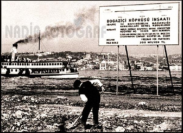 10. Boğaziçi Köprüsü için kazma vurulurken, İstanbul, 1970.