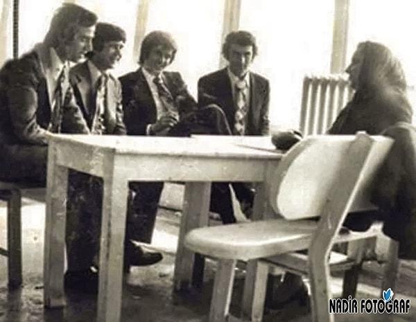 16. Kemal Sunal, Halit Akçatepe, Tarık Akan, Dilaver Gür ve Adile Naşit, Hababam Sınıfı seti, 1975.