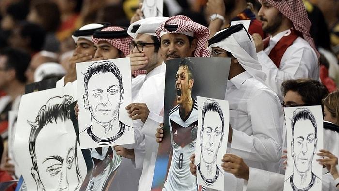 İspanya - Almanya Maçına, Tribünlerde Mesut Özil Fotoğraflarıyla Yapılan Protestolar Damga Vurdu