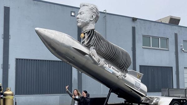 Elon GOAT Token isimli bir kripto para birimi çıkaran ABD'li girişimciler, rokete binen bir keçinin üstünde Elon Musk'ı tasvir eden heykel yaptı.