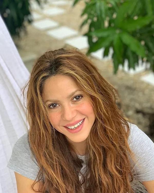 Shakira, söz konusu dönemde dünya turunda olduğunu ve ülkede yalnızca toplam 60 gün geçirdiğini belirtti. Savcıların, mahremiyet hakkını ve masumiyet karinesini ihlal ettiğini ve bunun bir "karalama kampanyası" olduğunu belirtti.