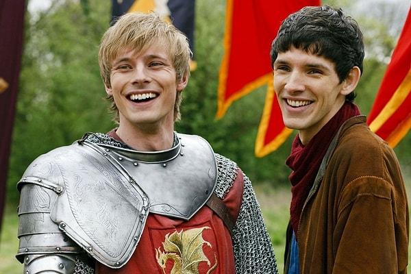 Arthur'u korumak uğruna neler yaşadı ejderhasına kurban olduğumuz Merlin'imiz. Dizi biteli 10 yıl oldu, biz de karakterleri epey özledik. Gelin bakalım şimdi ne haldeler.