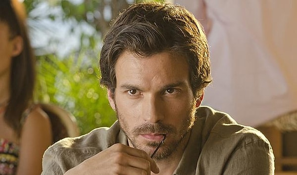 Santiago Cabrera hepimizi hayran bırakmıştı kendine.