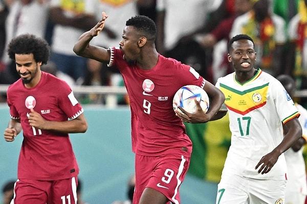 Katar ise Ekvador mağlubiyeti sonrası Senegal ile karşılaştı. Ev sahibi, karşılaşmayı 3-1 kaybederek turnuvaya veda etti.