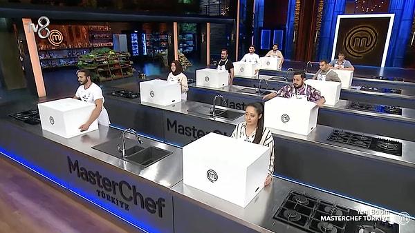 Milyonları ekranlara kilitleyen MasterChef Türkiye'de dün akşam yeni bir haftaya başlangıç yapıldı. Son 9 yarışmacının kaldığı yemek yarışmasında kaptanlık oyunu heyecanı vardı.