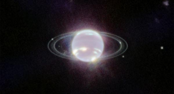 Webb Teleskobun'dan Neptün'ün yakın çekimi, 2022.