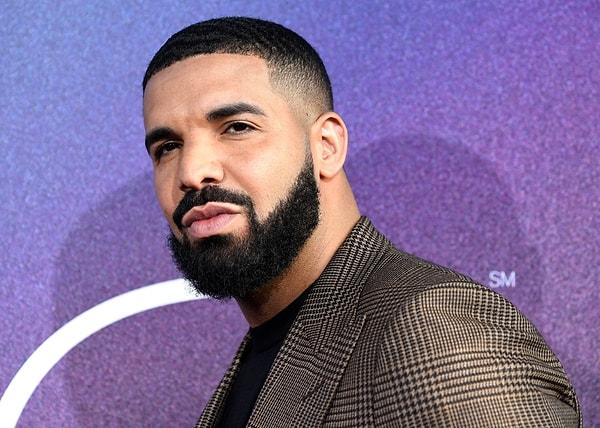 Çıkarttığı her şarkıyla yen, bir rekora koşan yıllardır ismi hep zirvede kalan ünlü rapçi Drake günümüzün en çok dinlenen şarkıcılarından biri.