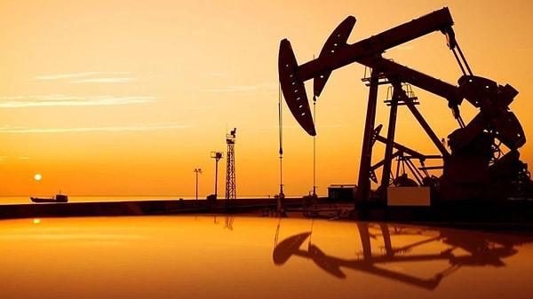 Fitch Ratings'in Küresel Ekonomik Görünüm (GEO) Raporu'nda öngördüğü şekilde, İsrail-Filistin çatışması sonrası Brent petrolün uluslararası piyasalarda varil fiyatı 94 dolara kadar yükselmişti ancak son bir haftada Brent petrol fiyatında 80 dolar civarlarına kadar düşüş yaşandı.