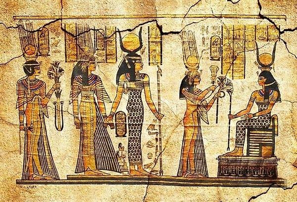 12. Eski Mısır'da, sinekleri firavundan uzaklaştırmak için hizmetçilere bal sürülürdü.
