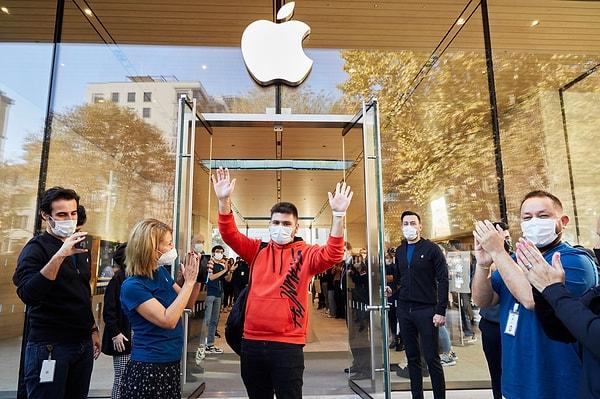 New York'da bulunan bir Apple mağazasından 300 adet iPhone 13 satın alan bir kişi üzücü bir olay ile karşı karşıya kaldı.