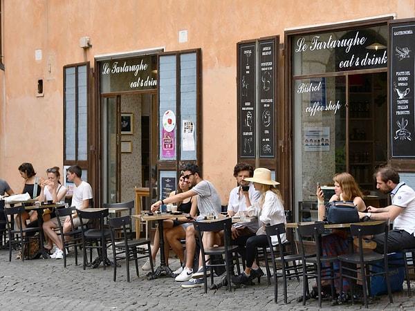 İtalyanlar kadar kahve kültürlerine bağlı çok az millet vardır. Öyle ki her köşe başında olan ve dünyada 20 binden fazla şubesi olan Starbucks'ın İtalya'da bir şubesini bile bulamazdınız. Ta ki 2019'da Milano'da bir şube açılana kadar.