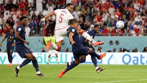 D Grubu'nda ise gruptan çıkmayı garantileyen Fransa, son maçta Tunus'a 1-0 kaybetti. Gruptan çıkan ikinci takım ise Danimarka'yı 1-0'la geçen Avustralya oldu.
