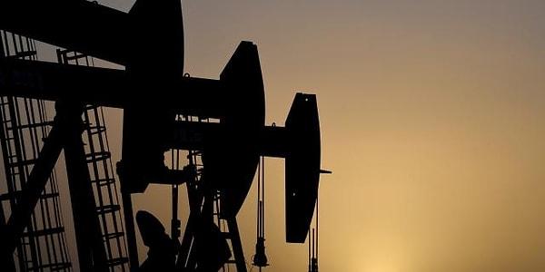 OPEC+ toplantısı öncesinde belirsizlik petrol fiyatlarını aşağı çekiyor.