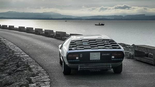 Lamborghini'nin bu tamamen çılgın bir tasarıma sahip aracı hakkında siz ne düşünüyorsunuz? Yorumlarda buluşalım.