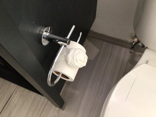 12. 'Gittiğim oteldeki tuvalet kağıtlarında böyle şekiller vardı.'