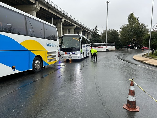 "Bu diş olayı, lastiğin yağışta, buzda tutuşu daha güvenli hale getiriyor. Can güvenliğini düşünen herkes taksın"