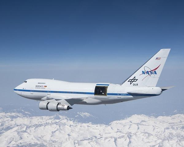 SOFIA, yakın zamanda hizmet dışı bırakılan bir Boeing 747'e monte edilmiş bir teleskoptur.