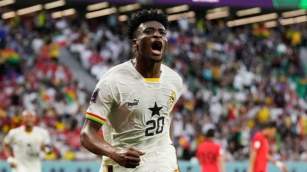 Katar'da düzenlenen 2022 Dünya Kupası H Grubu'nda heyecan devam ediyor. Son 16 turuna kalan takımın belli olacağı maçta Gana ile Uruguay karşı karşıya gelecek.