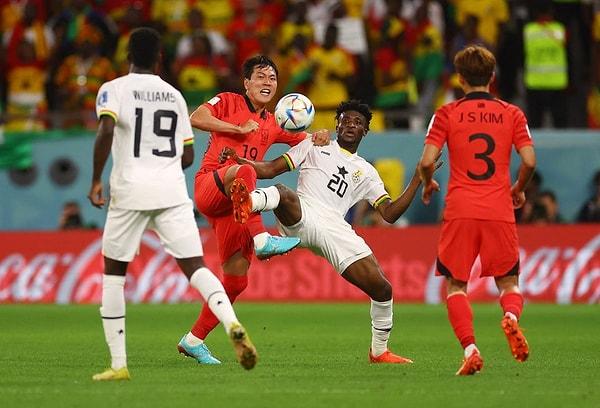 Güney Kore ise ilk maçında Uruguay karşısında sahadan 0-0 beraberlikle ayrıldı, ikinci maçında ise Gana'ya 3-2 kaybetti.