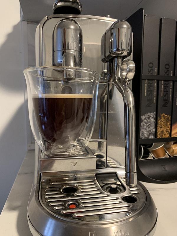 Filtre kahve sadece sıcak suyla demlenirken Americano için espresso yapımında sıcak suya ek basınç uygulanır. Filtre kahvenin demlenme süresi 4-5 dakika sürerken, Americano en geç 1 dakika içinde hazırdır.