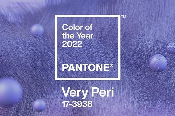 Geçtiğimiz 2022 yılının rengi hatırlarsanız 'Very Peri' isimli, yaratıcılığı temsil eden ve 'sakinlik için ilham verdiği' söylenen bu mavimsi ton olmuştu.