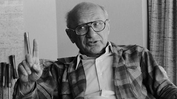 Milton Friedman, 1976 yılında kariyerinin zirvesindeyken, tüketim analizi üzerine yaptığı araştırmayla İktisat Biliminde Nobel Ödülü'nü kazandığında, o dönemde liberal dünya görüşünü olumsuz gören birçok kişi tarafından eleştirilmişti.