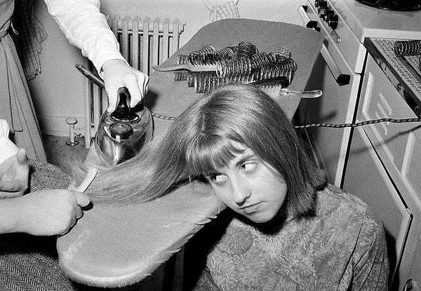 17. Saçını ütüyle düzleştiren genç kız - 1964: