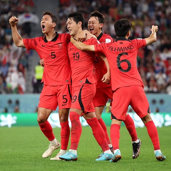 Yedikleri golün ardından oyunu dengeleyen Güney Kore, Young-Gwon Kim'in 27. dakikada attığı golle skoru eşitledi ve ilk yarı 1-1 sona erdi.