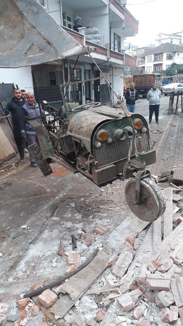 Bir tarih çıktı: 1950'li yıllarda Cumhurbaşkanı Celal Bayar'ın da Akçakoca'ya gelip incelediği el yapımı traktör