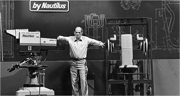 1973 yılının mayıs ayında Nautilus egzersiz makinelerinin mucidi Arthur Jones bu makineleri kullanarak Colorado Eyalet Üniversitesi'nde bir vücut geliştirme deneyi yaptı. Deneyin üniversitede yapılmasının nedeni Jones'un deneyin meşruluğunu sağlamaktı.