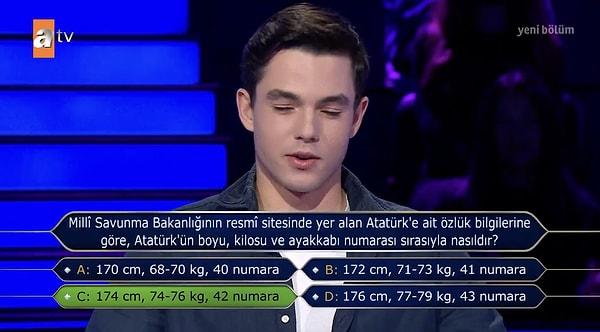 1 milyon TL'lik 12. sorunun hemen öncesinde sorulan Atatürk sorusuna C yanıtı ile doğru cevap veren Alıcı tüm stüdyoyu alkışa boğdu.