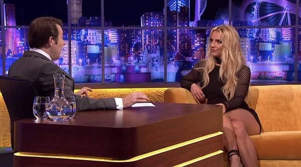 Бритни говорит “да”, и когда Джонатан спрашивает, как она сняла их после съемок, она признается: "Я не помню, что я делала".