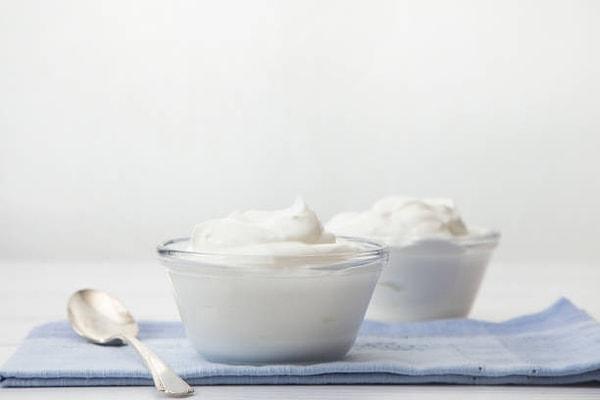 Yoğurdun adı Türkçedir. Diğer dillerde de yoğurda aynı şekilde yoğurt denilmektedir.
