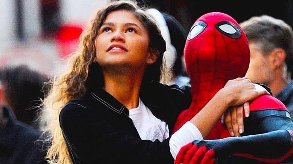 12. Tom Holland ve Zendaya da 'Spider-Man: No Way Home' filmiyle ilgili ağızlarından iki ilginç hikaye kaçırdılar...