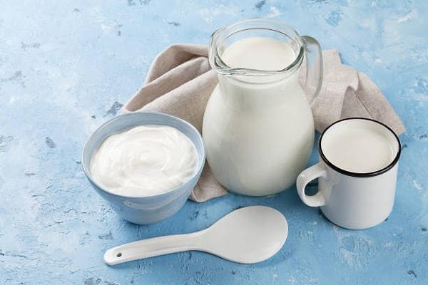 Yoğurt, sütün bakteriyel fermantasyonu ile yapılan popüler bir süt ürünüdür.