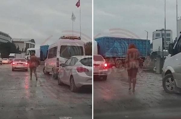 İstanbul Esenyurt'ta bir kadın sokakta çırılçıplak gezdi. O anlar sosyal medyada gündem oldu.