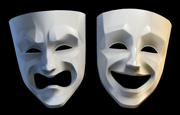 10. "Maskeler takıyorlardı yüzümüze, acılı ya da gülünç. Aynamız yok ki tanıyalım kendimizi."