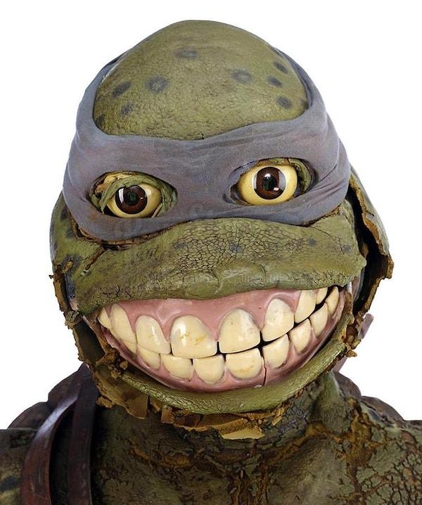 9. 90'larda yayınlanan Ninja Kaplumbağalar serisinde kullanılan maske hiç hoş görünmüyor...