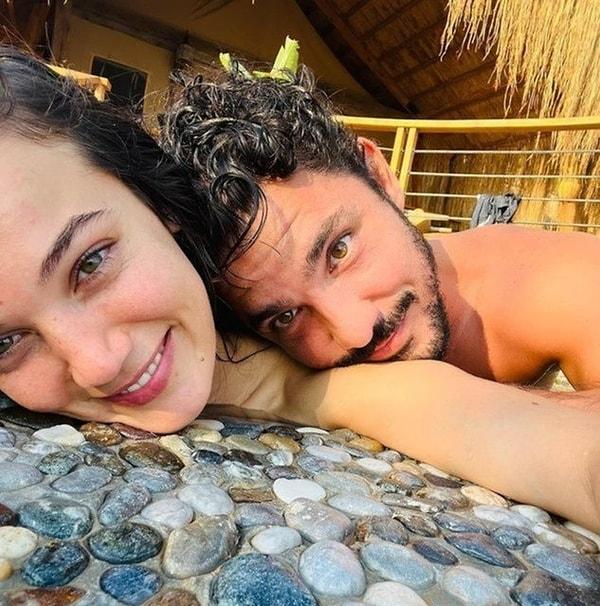 Yılın sürpriz çiftleri arasında bulunan Pınar Deniz ve Kaan Yıldırım aşklarını sosyal medyaya taşımayı da ihmal etmemişti.