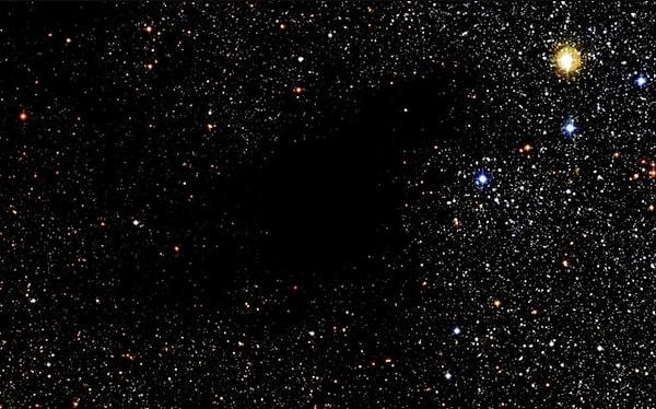 5. Uzayda 'Büyük Hiçlik' lakabı verilen Boötes isimli bu boşluk, normalde 2000 galaksiye ev sahipliği yapabilecekken sadece 60 galaksiye sahip.
