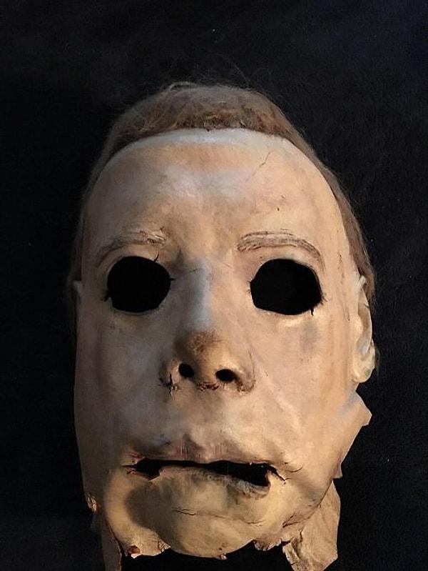 13. Kült korku filmlerinden olan 'Cadılar Bayramı' serisinin ana karakteri Michael Myers'ın orijinal maskesi;