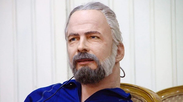 4. Philip K. Dick robotu, insanları bir hayvanat bahçesinde barındıracağını söyledi.