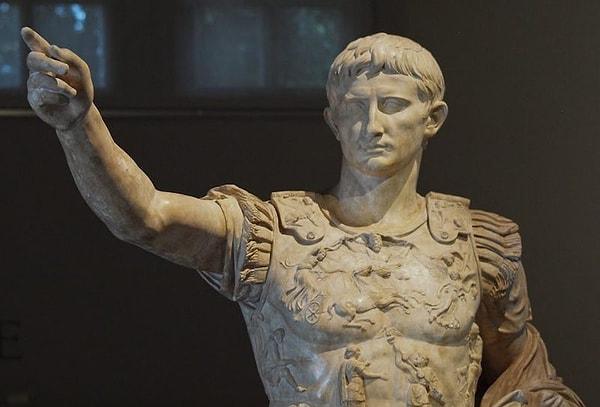 Augustus kraliyet çocuklarını bir araya topluyordu.