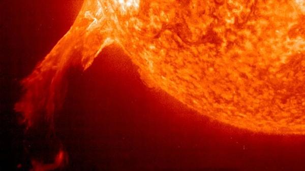 Atmosfere doğru yaklaşan en yeni Güneş fırtınalarının bir kaç gün içinde Dünya'ya ulaşması bekleniyor.