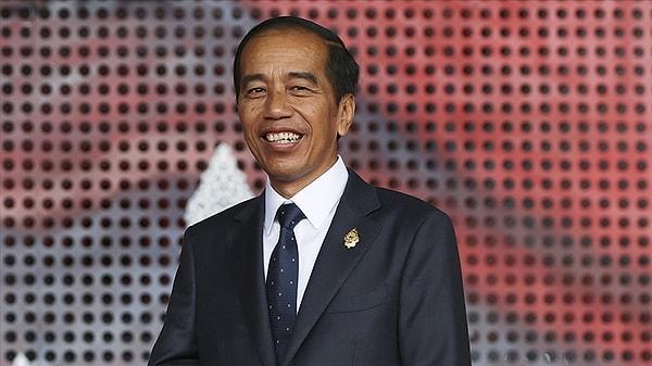 8. Endonezya Devlet Başkanı Joko Widodo'nun yıllık maaşı 51 bin 600 dolar ve aylık 4 bin 300 dolar gibi bir kazancı var.