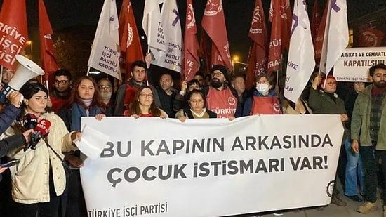 Hiranur Vakfı Önünde 'İstismar' Protestosu: 'Bu Kapının Arkasında Çocuk İstismarı Var'