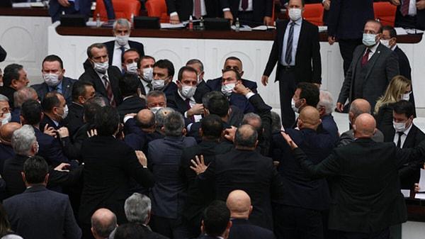 TBMM'deki bütçe görüşmeleri sırasında AK Parti milletvekilleri muhalefet vekillerine saldırmıştı.