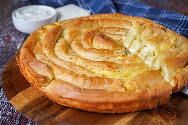 2. Bulgar mutfağında yufka, yoğurt ve beyaz peynirle yapılan böreğin adı nedir?