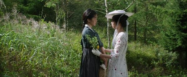 Filmde iki kadının aşklarından cesaret alıp üzerlerinde kurulan eril iktidarı yıkarak kaçmaları ise Kore’nin Japonya üzerindeki başarısı olarak da okunabilir.