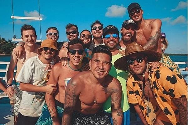 Kaynaklara göre Gil Cebola, Jota Amancio ve Carlos Henrique, bu arkadaş grubunun kilit üyeleri ve her biri "Neymar Takımı" olarak adlandırılan grubun içinde farklı roller üsteniyor.